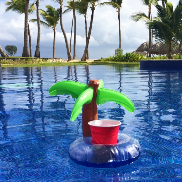 Pool inflatable mini wheel for holding Palm tree drinks
