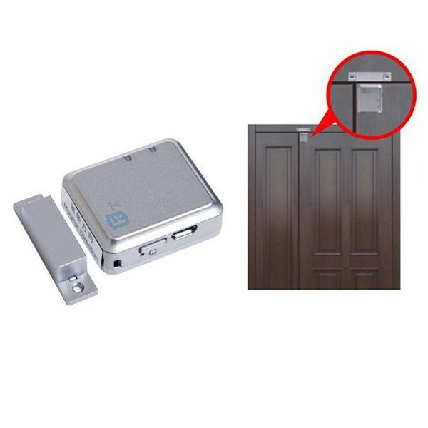 Mini smart alarm mounts on the door