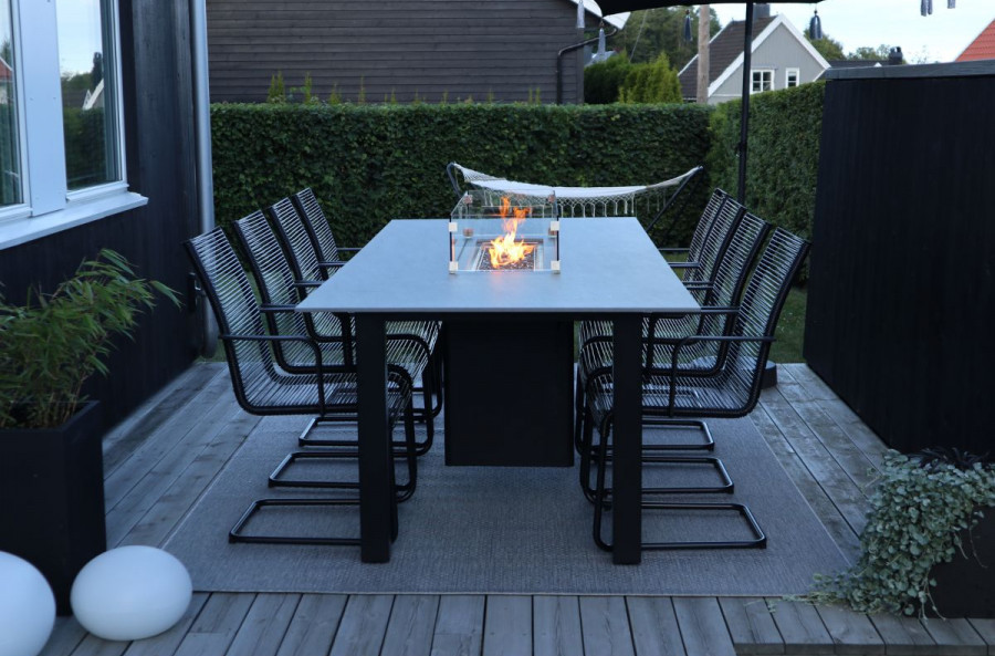 dining tables to the garden, terrace with fireplace