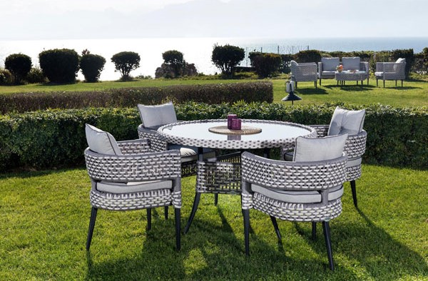 garden furniture table chairs made of rattan